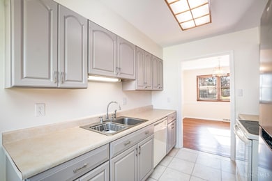 694 Buff Ct, Cincinnati, OH 45231 - photo 5