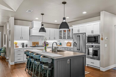 1741 River Run St, Central Point, OR 97502 - photo 3