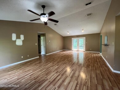 104 Coachman Ct, Jacksonville, NC 28546 - photo 2