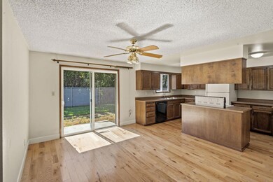 1443 Papago Dr, Medford, OR 97504 - photo 6