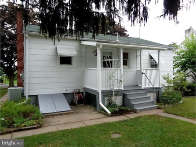 416 N Ambler St, Quakertown, PA 18951 - photo 2