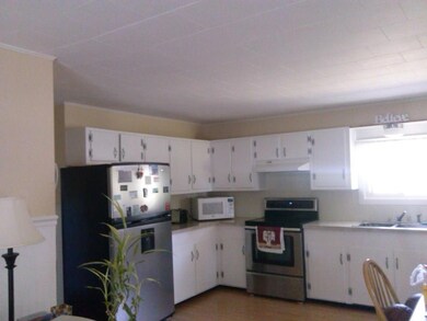 Bright & Sunny Kitchen