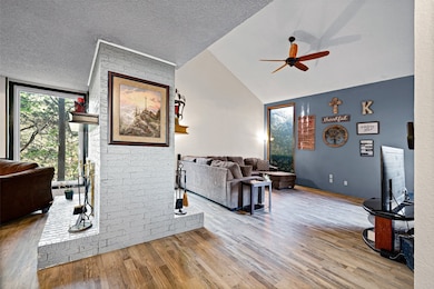 1612 Lakecrest Cir, Granbury, TX 76048 - photo 5