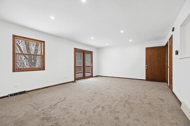 722 S Mchenry Ave unit B, Crystal Lake, IL 60014 - photo 4