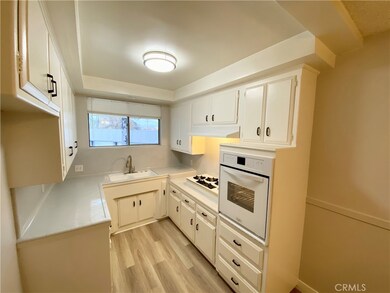 3335 Triangle Place unit 5, Glendale, CA 91208 - photo 2