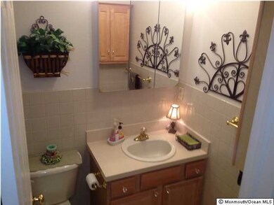 409 Newport Ct, Fords, NJ 08863 - photo 5