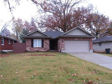 2596 W Robin Rd, New Albany, IN 47150 - photo 2