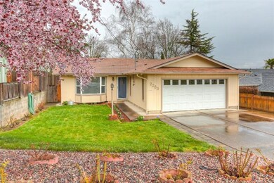 2283 College Way, Medford, OR 97504 - photo 4