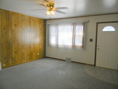 2612 Menominee Rd, Waukegan, IL 60087 - photo 6