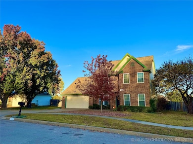 Curvy, Tree-lined treets & Sidewalks with Parks, akes & Trails