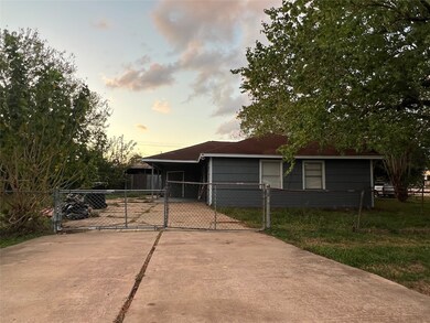3910 Ward St, Houston, TX 77021 - photo 2