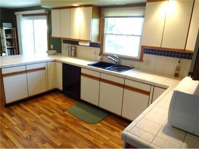 Kitchen. Ceramic backsplash...kitchen is so bright