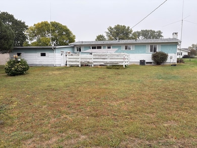 4 Oak Ridge Rd, Superior, NE 68978 - photo 2