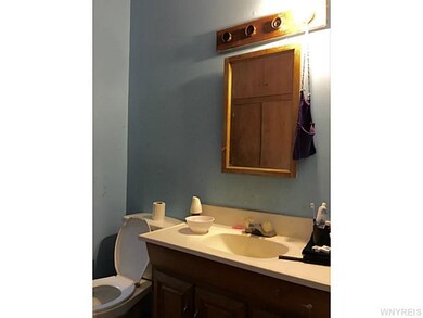 Bathroom. Lower apartment-Bathroom