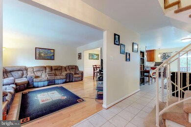 9515 Hunt Square Ct, Springfield, VA 22153 - photo 6