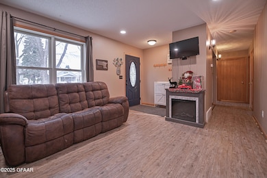 715 N 4th St, Grand Forks, ND 58203 - photo 4