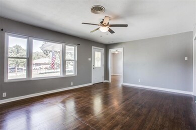 1406 Arvel Cir, Azle, TX 76020 - photo 4