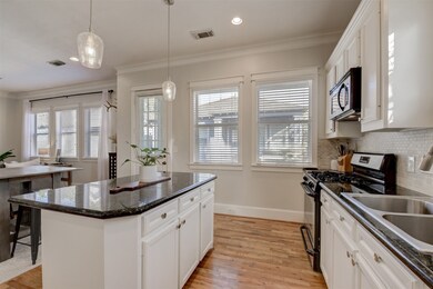 913 Yale St, Houston, TX 77008 - photo 4