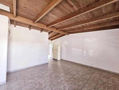 Living room & Dining area