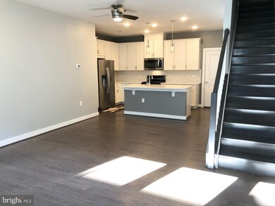 13317 Launders St, Herndon, VA 20171 - photo 4