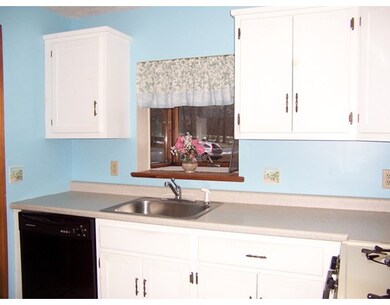 24 Eaton Ct unit 2, Haverhill, MA 01832 - photo 4