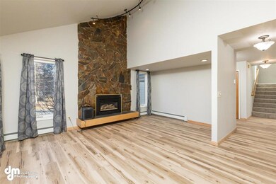 05-Living Room 20210426-DW-1586