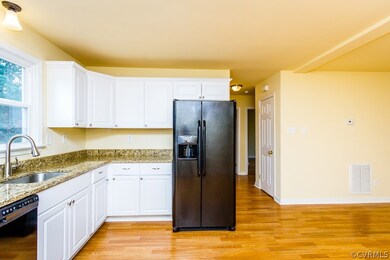 12107 Dehaviland Dr, Midlothian, VA 23112 - photo 7