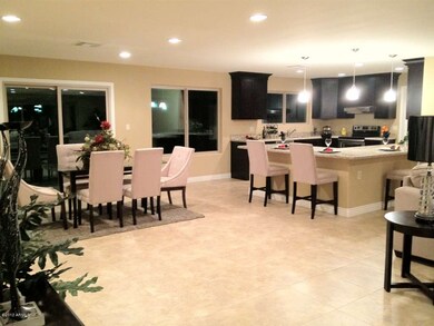 DINING/KITCHEN