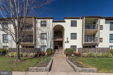 605 Center St unit 204, Herndon, VA 20170 - photo 2