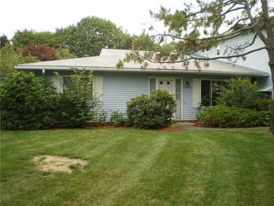 31 Fox Ridge Crescent, Warwick, RI 02886 - photo 2