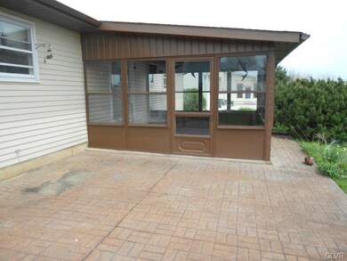 1758 Peachtree Cir, Whitehall, PA 18052 - photo 2