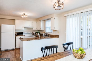 7870 Marioak Dr, Elkridge, MD 21075 - photo 5