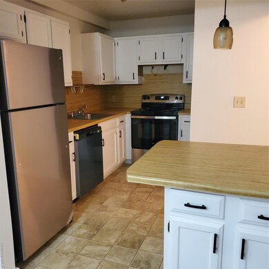 160 West Rd unit C34, Pleasant Valley, NY 12569 - photo 4