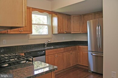 912 Portia Ct, Hyattsville, MD 20785 - photo 2