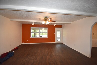 173 Nueces St, Bay City, TX 77414 - photo 7