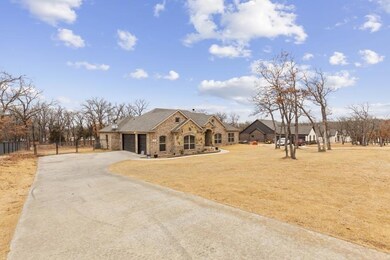 304 Scenic Wood Dr, Azle, TX 76020 - photo 2