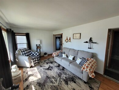 1351 Amos Ave, Des Moines, IA 50315 - photo 2