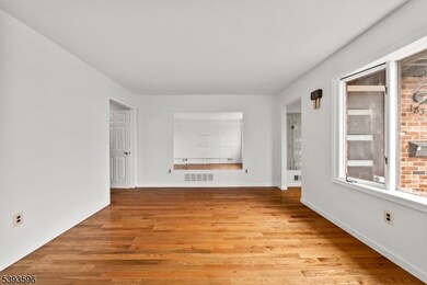 183 Strawberry Hill Ave, Woodbridge, NJ 07095 - photo 4