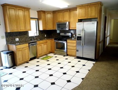 9 Maplewood Terrace, Hawley, PA 18428 - photo 5