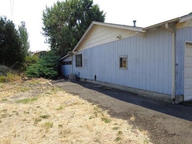 1510 Brookdale Ave, Medford, OR 97504 - photo 2