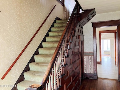 323 W Maple St, Columbus, KS 66725 - photo 4