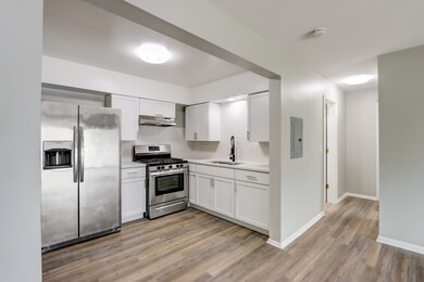 1243 Brown St unit 2G, Des Plaines, IL 60016 - photo 7