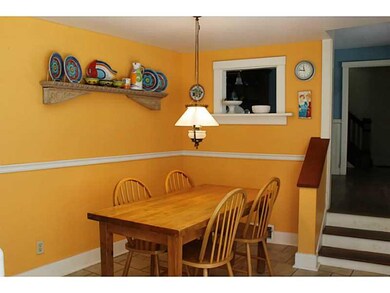 Kitchen. Bright Eat-In Area of Kitchen