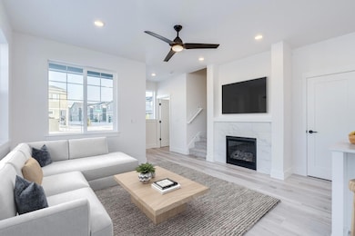 Hero-Hixon-TH-E-BNC-338-GreatRoom