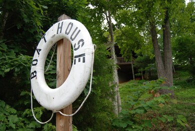 Boathouse Life sign
