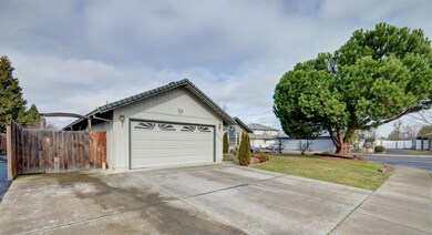 1029 Fairfield Ave, Central Point, OR 97502 - photo 4