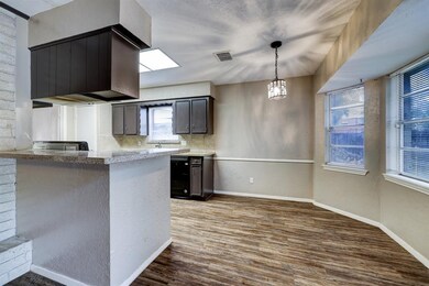 6127 Vinewood Dr, Houston, TX 77088 - photo 5