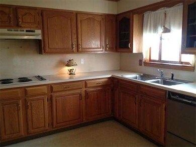 25 Hafey St, Chicopee, MA 01013 - photo 7