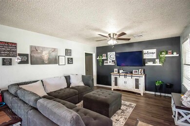 710 E Maple St, Cushing, OK 74023 - photo 7