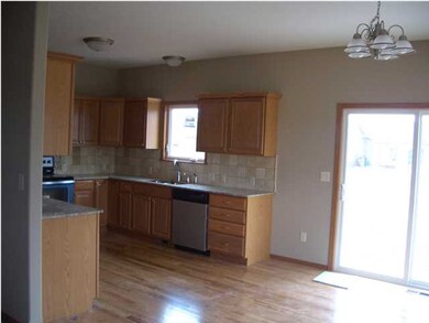 Kitchen & Dining